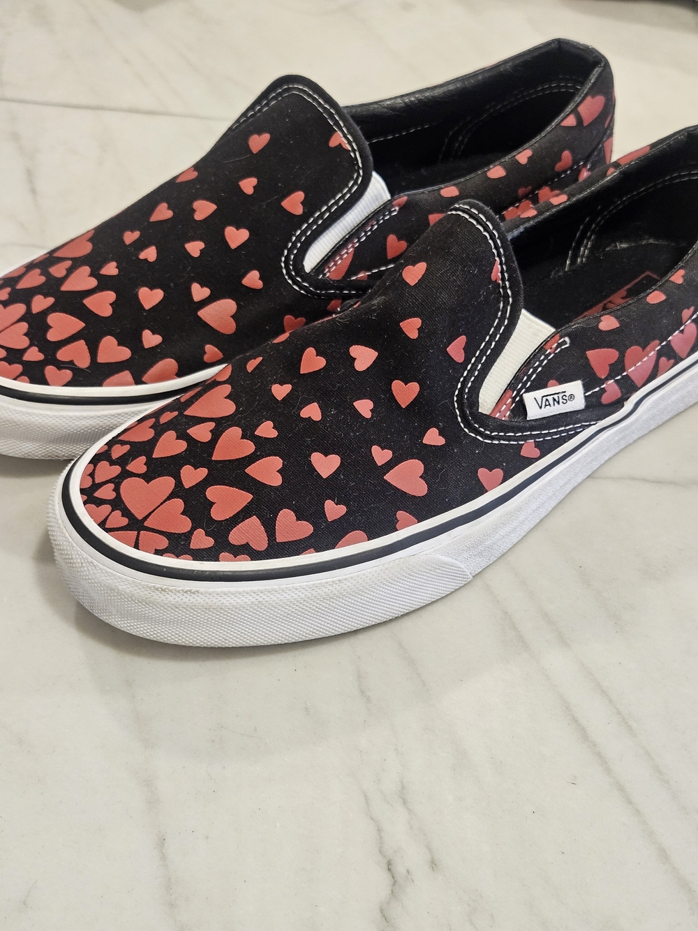 Vans Classic Slip On Valentine’s Hearts Canvas Sneakers Women’s 10 / Men's 8.5